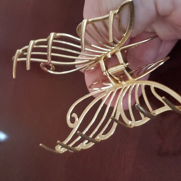 High Quality Gold Tone metal butterfly hair clip - Picture 7 of 10